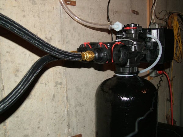 Fleck 7000 softener with flexible connectors
